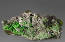 Уваровит (зелёный гранат) с титанитом - «globural.ru» - Саранск